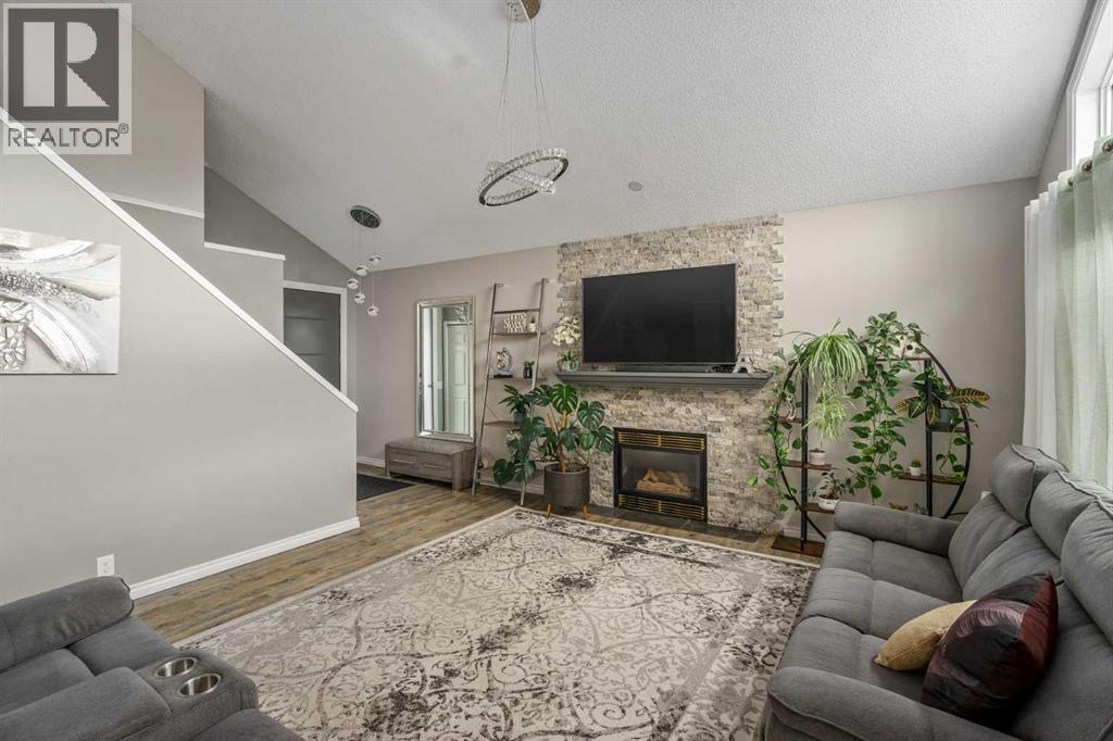 220 Douglas Glen Bay Se, Calgary, Alberta  T2Z 2M8 - Photo 7 - A2297250