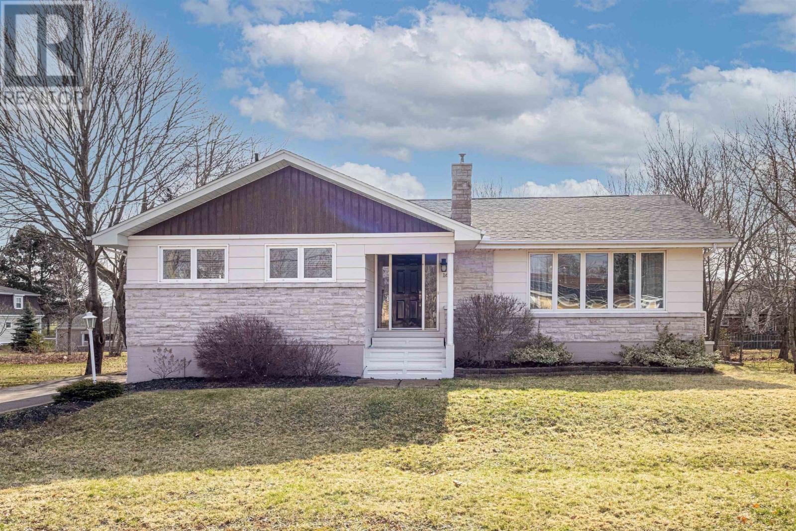 16 Donwood Drive, Charlottetown, Prince Edward Island  C1A 5L2 - Photo 2 - 202608401