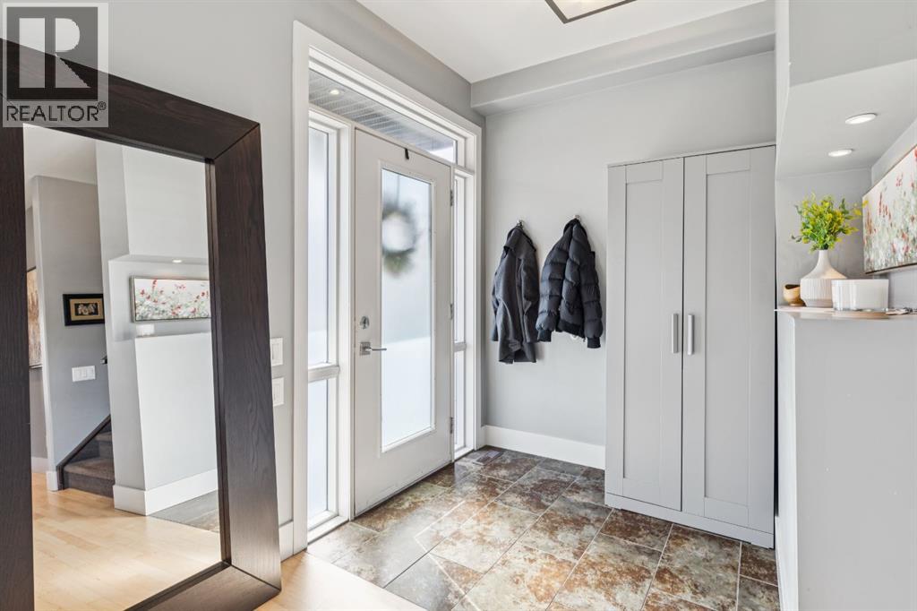 3043 28 Street SW, Calgary, Alberta  T3E 2J4 - Photo 2 - A2303990