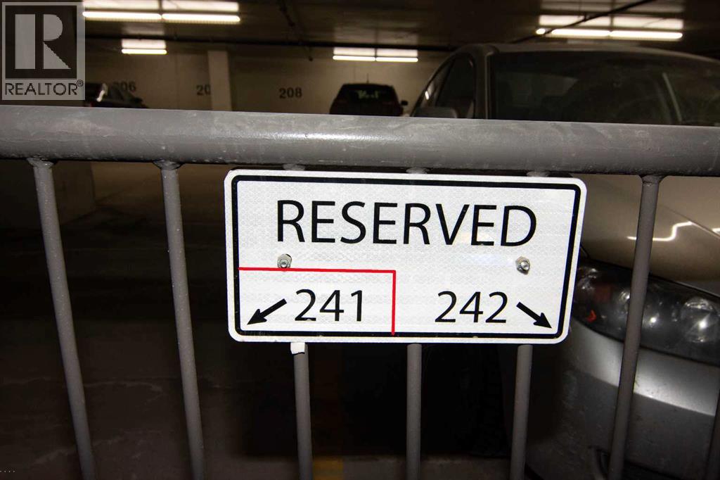 905, 30 Brentwood Common Nw, Calgary, Alberta  T2L 2J9 - Photo 23 - A2291777