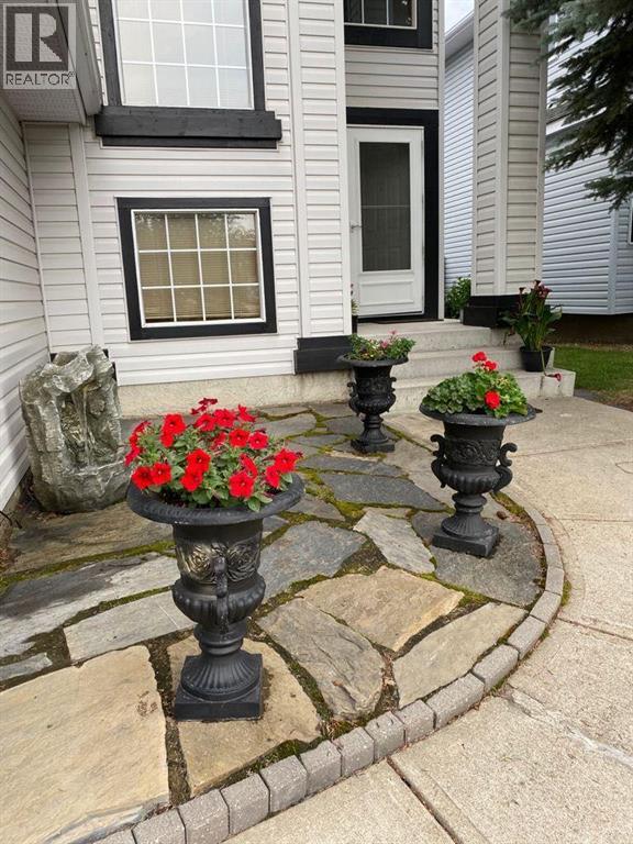 119 Valley Glen Bay Nw, Calgary, Alberta  T3B 5P9 - Photo 4 - A2303270