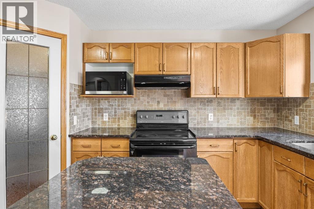 119 Valley Glen Bay Nw, Calgary, Alberta  T3B 5P9 - Photo 12 - A2303270