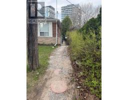 3 LISBURN CRESCENT, Toronto, Ontario