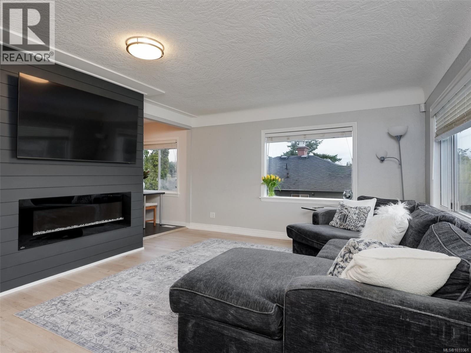 3044 Austin Ave, Saanich, British Columbia  V9A 2L2 - Photo 3 - 1033361