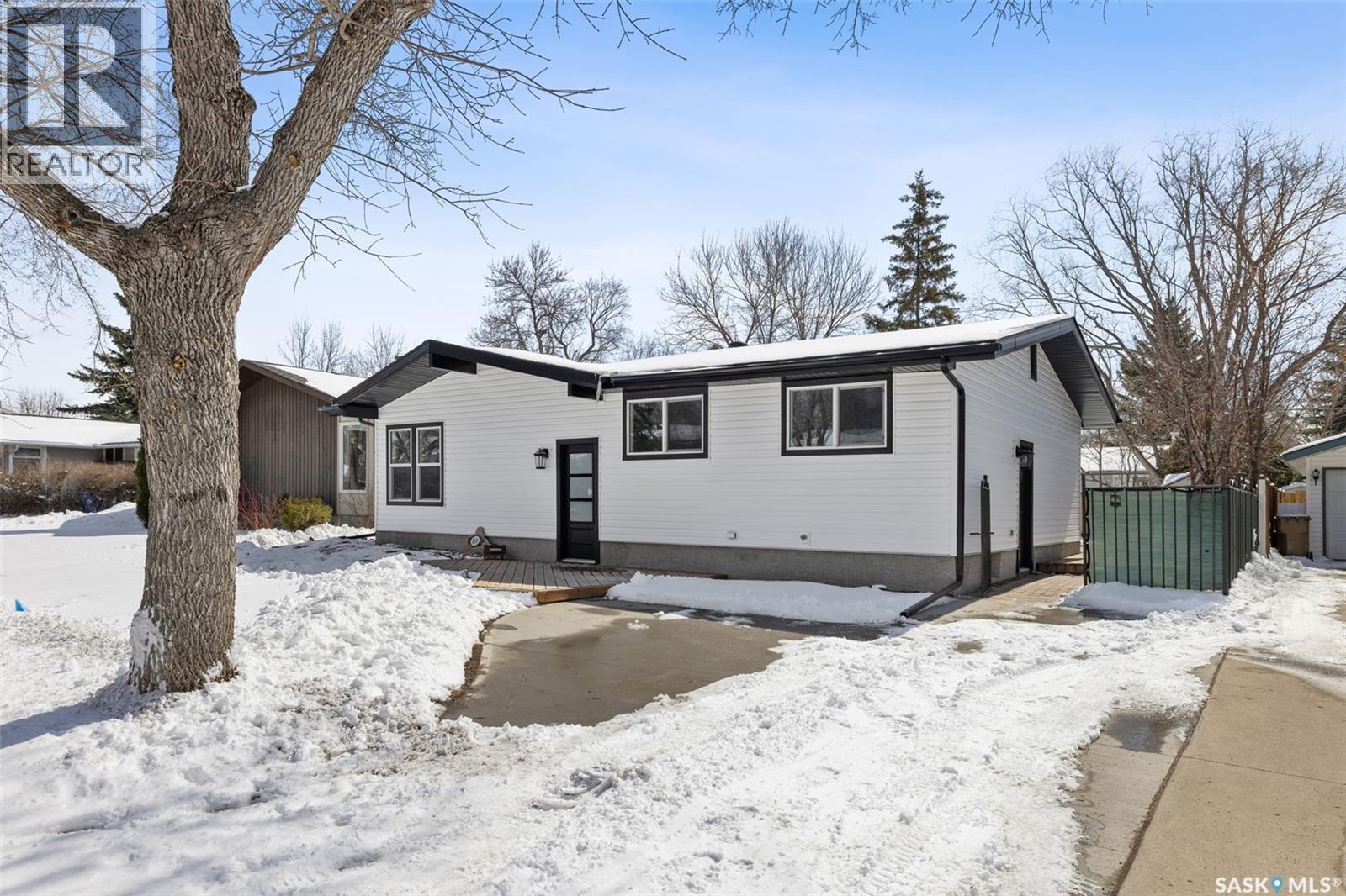 819 Shannon ROAD, Regina, Saskatchewan