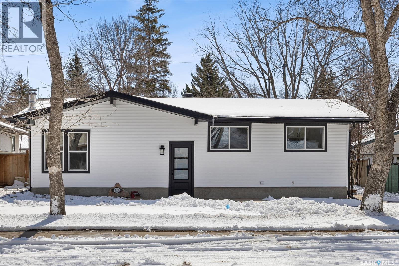 819 Shannon Road, Regina, Saskatchewan  S4S 5K1 - Photo 2 - SK033835