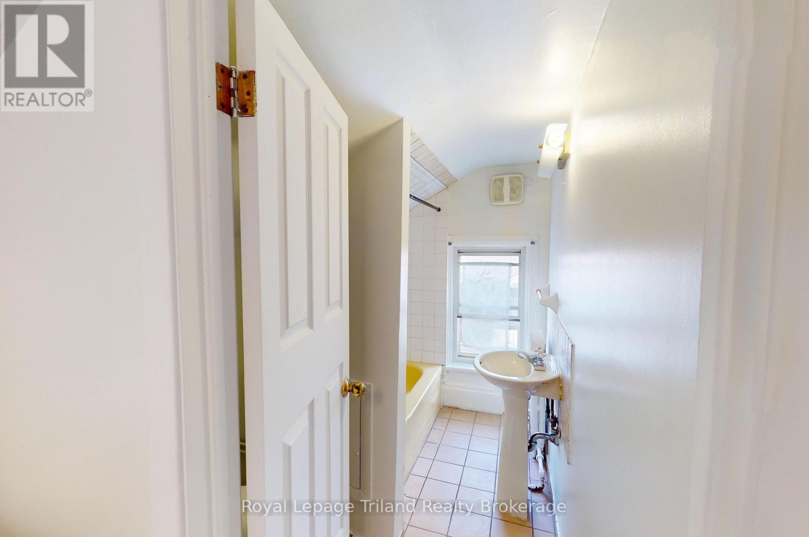 Upper - 1bed - 52 Wellington Street S, Woodstock, Ontario  N4S 3H6 - Photo 4 - X13038860