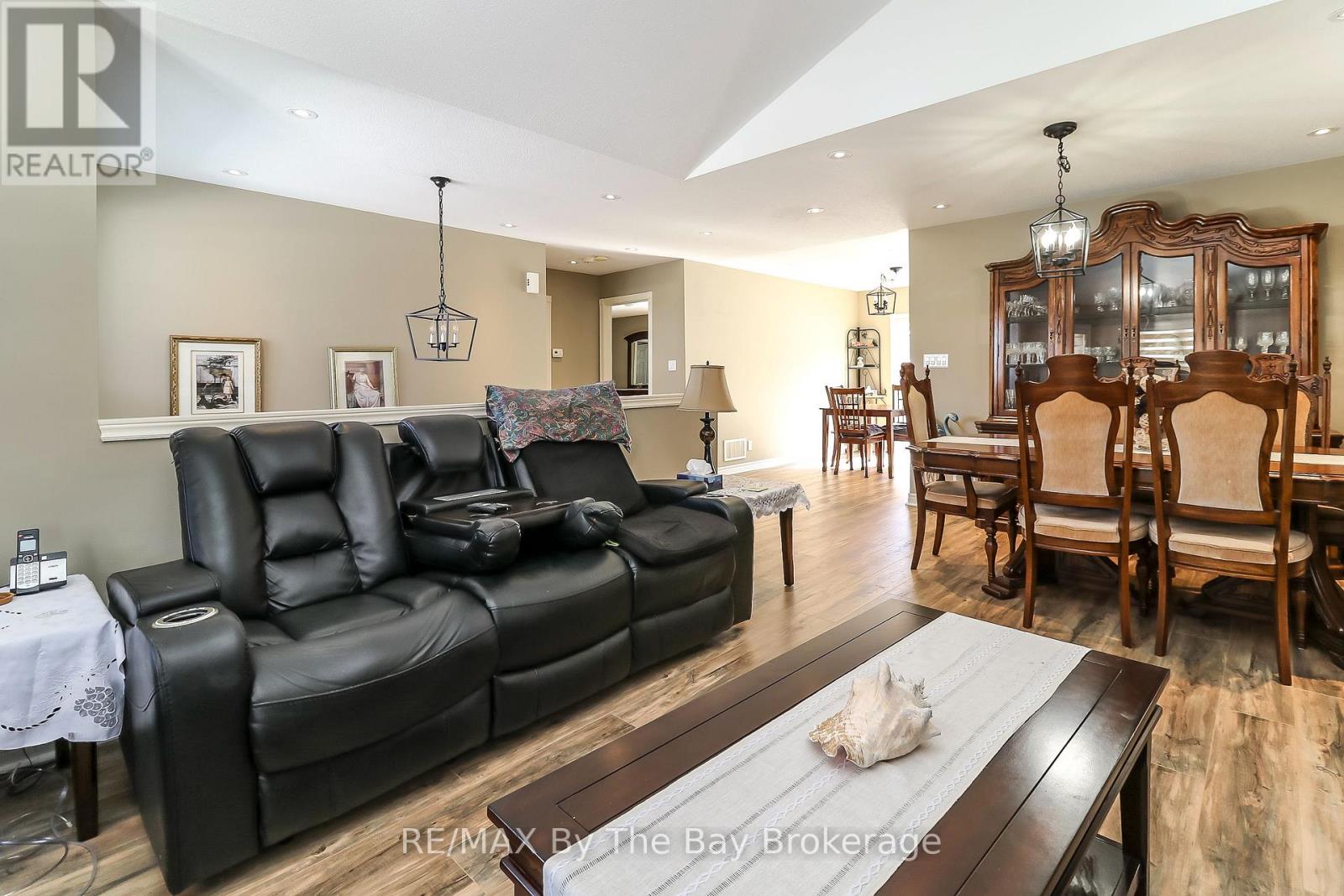 437 Ramblewood Drive, Wasaga Beach, Ontario  L9Z 1P3 - Photo 16 - S12864816