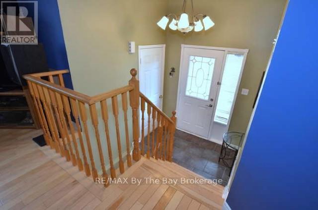 4 Donald Crescent, Wasaga Beach, Ontario  L9Z 1E1 - Photo 4 - S12942586