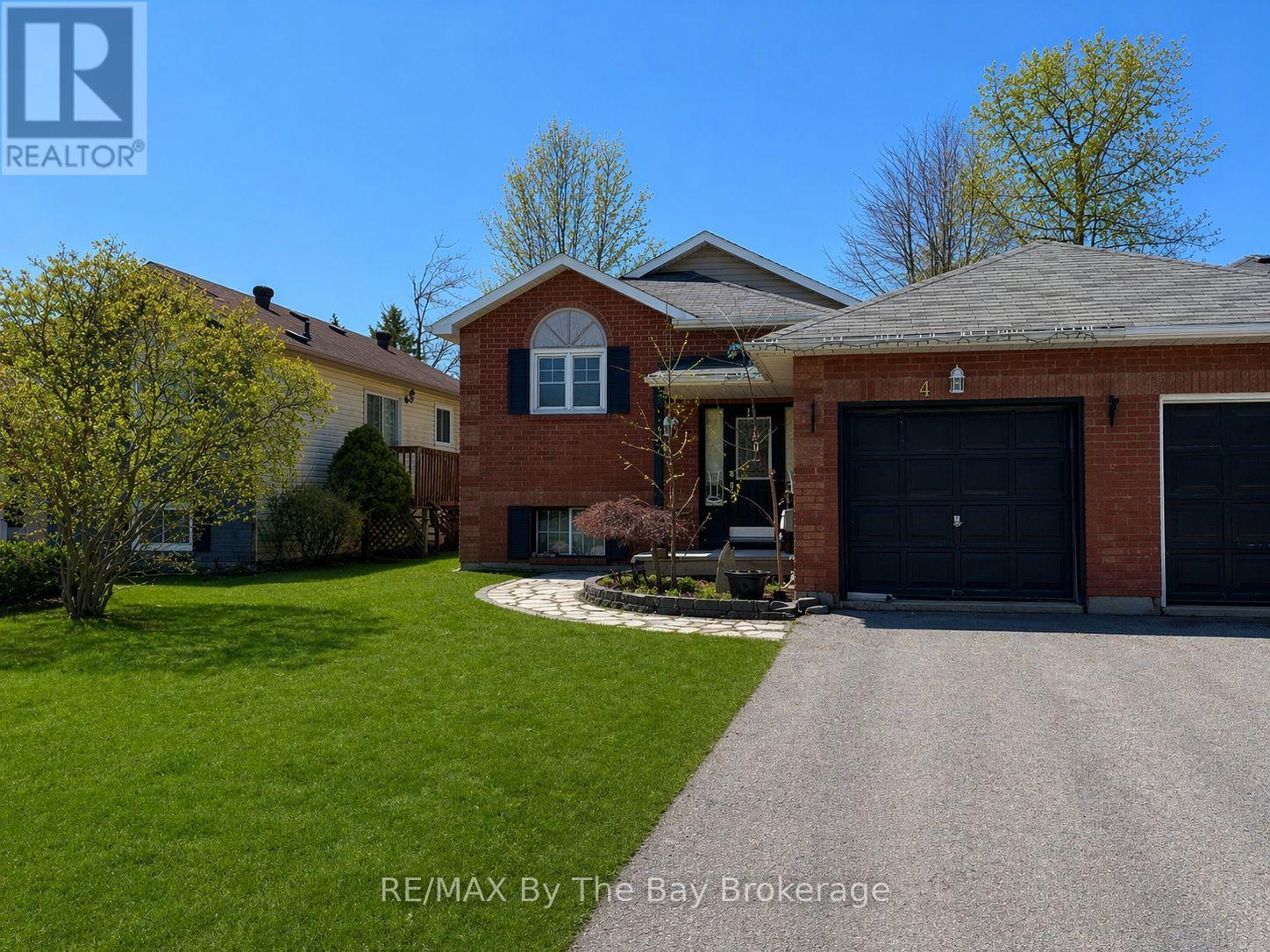 4 DONALD CRESCENT, Wasaga Beach, Ontario