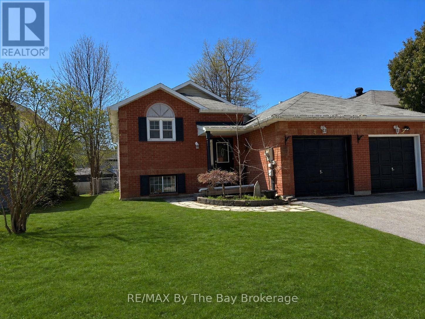 4 Donald Crescent, Wasaga Beach, Ontario  L9Z 1E1 - Photo 3 - S12942586