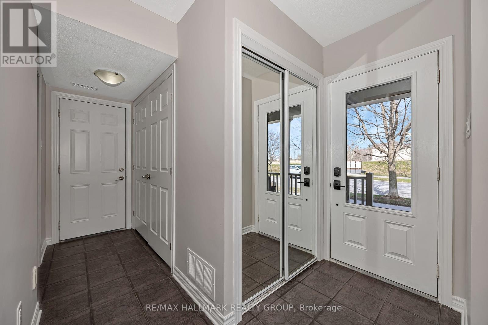 618 Martinique Lane, Ottawa, Ontario  K2S 0L9 - Photo 3 - X13038872