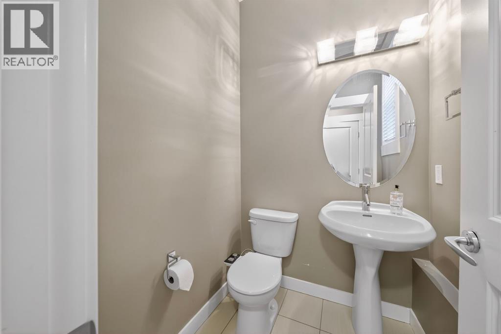 229 Rainbow Falls Glen, Chestermere, Alberta  T1X 0S6 - Photo 9 - A2298551