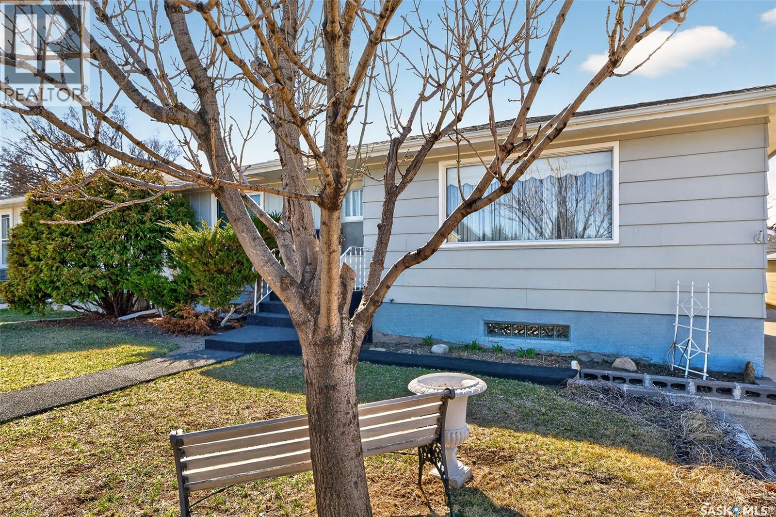 1320 Grafton Avenue, Moose Jaw, Saskatchewan  S6H 3S8 - Photo 3 - SK033830