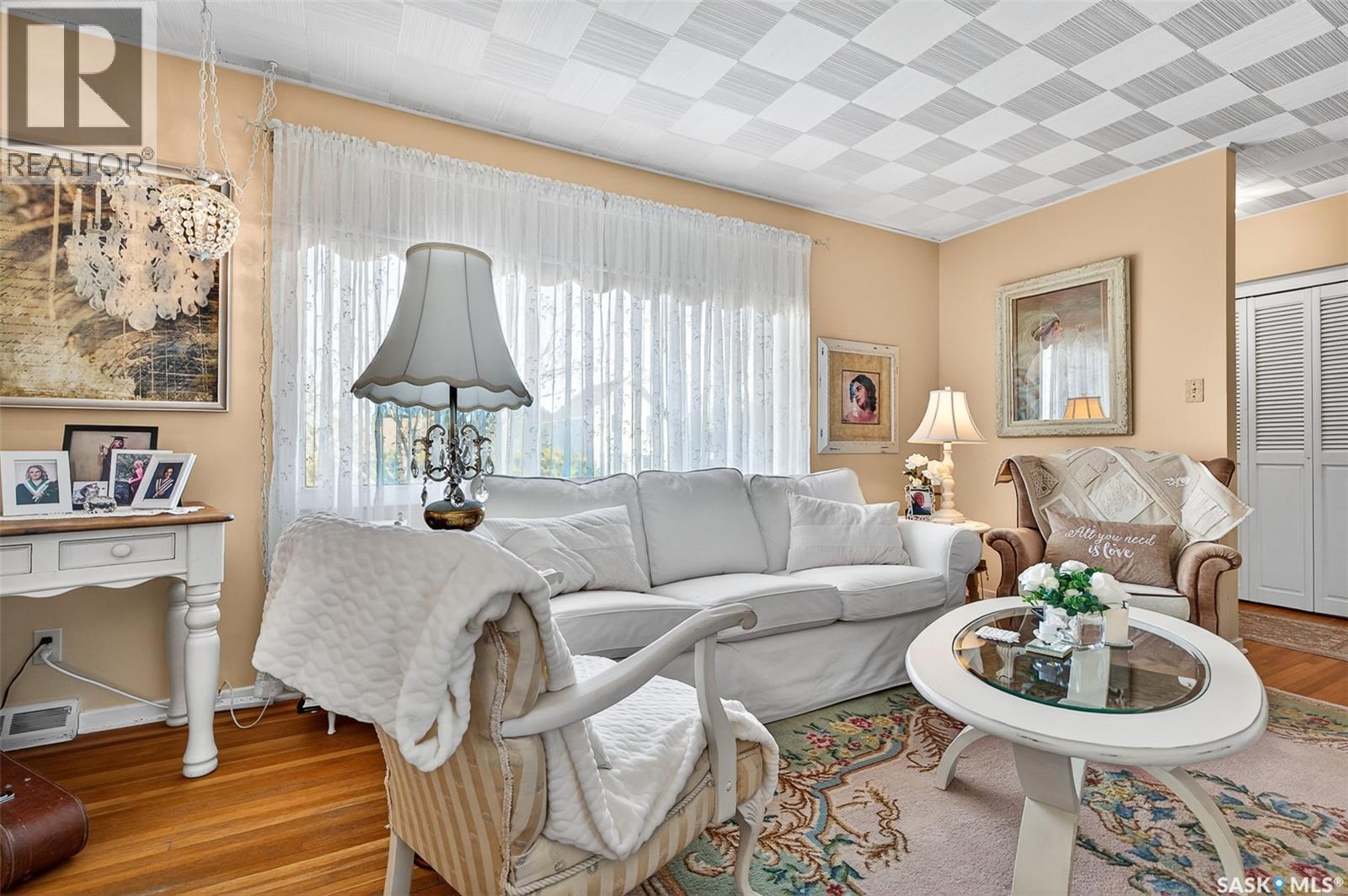 1320 Grafton Avenue, Moose Jaw, Saskatchewan  S6H 3S8 - Photo 5 - SK033830