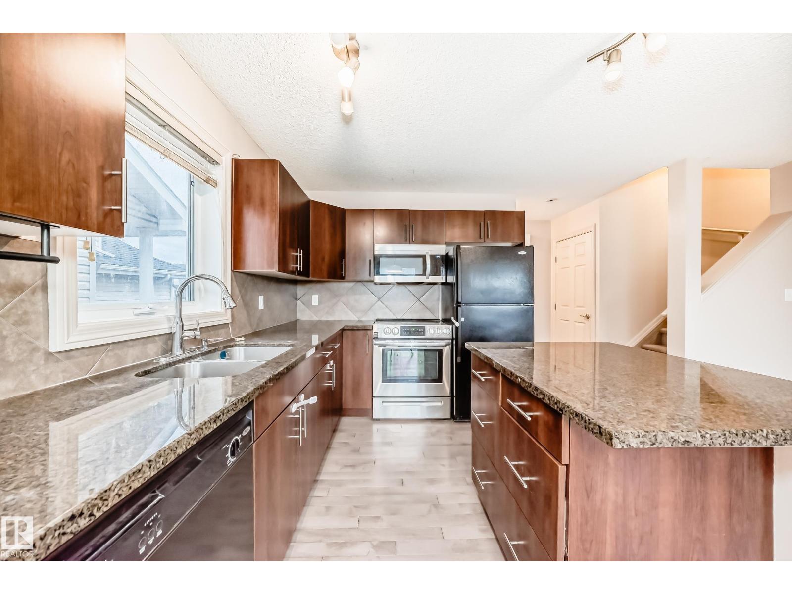 1285 Cunningham Dr SW, Edmonton, Alberta  T6W 0R7 - Photo 2 - E4473850