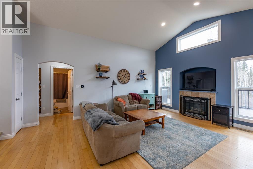 165 Muldoon Crescent, Hinton, Alberta  T7V 0A1 - Photo 4 - A2304454