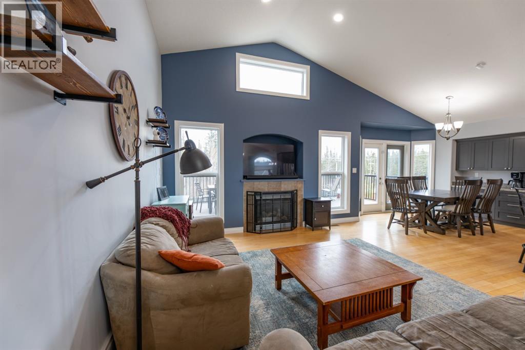 165 Muldoon Crescent, Hinton, Alberta  T7V 0A1 - Photo 5 - A2304454