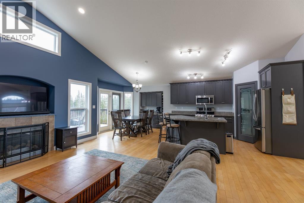 165 Muldoon Crescent, Hinton, Alberta  T7V 0A1 - Photo 6 - A2304454