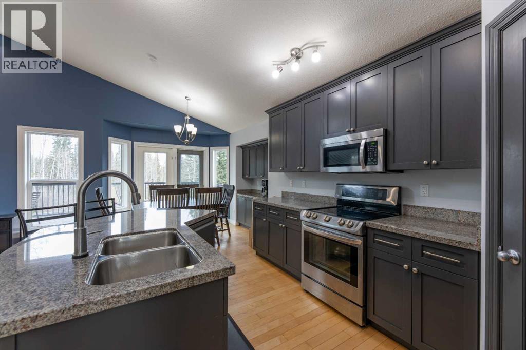 165 Muldoon Crescent, Hinton, Alberta  T7V 0A1 - Photo 7 - A2304454