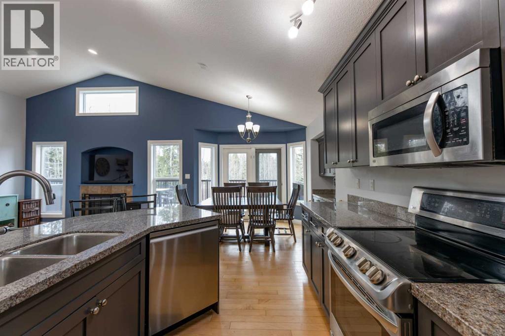 165 Muldoon Crescent, Hinton, Alberta  T7V 0A1 - Photo 9 - A2304454