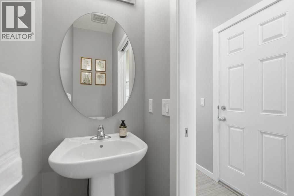 27 Heritage Vista, Cochrane, Alberta  T4C 2N7 - Photo 17 - A2281638