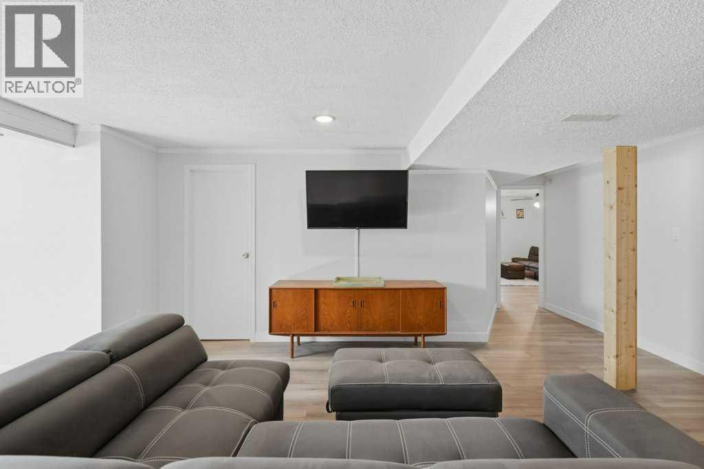 536 Woodhill Place Sw, Calgary, Alberta  T2W 3L5 - Photo 31 - A2299102