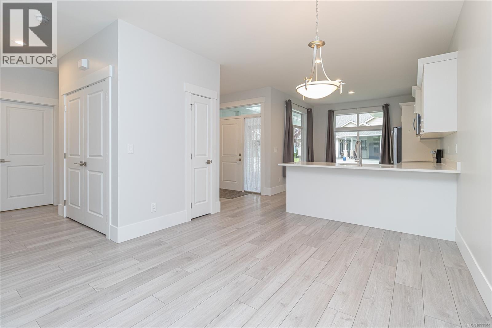 33 300 Grosskleg Way, Lake Cowichan, British Columbia  V0R 2G1 - Photo 10 - 1033365