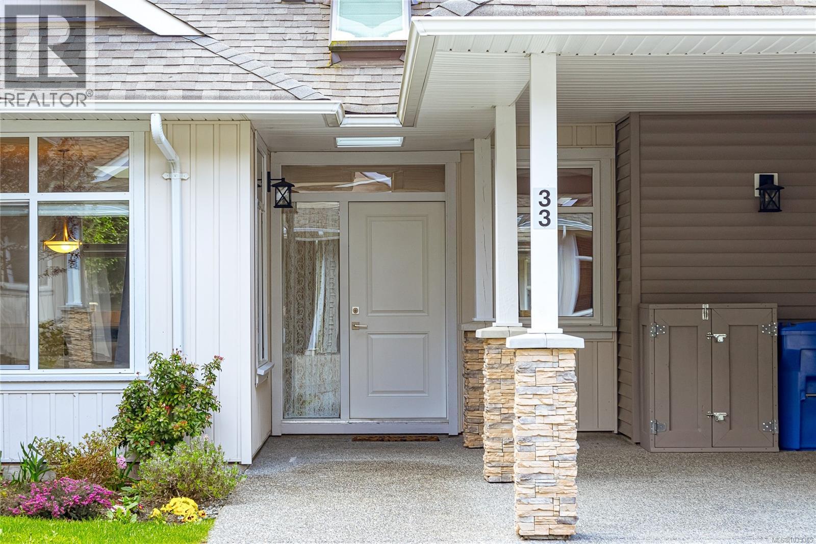 33 300 Grosskleg Way, Lake Cowichan, British Columbia  V0R 2G1 - Photo 4 - 1033365