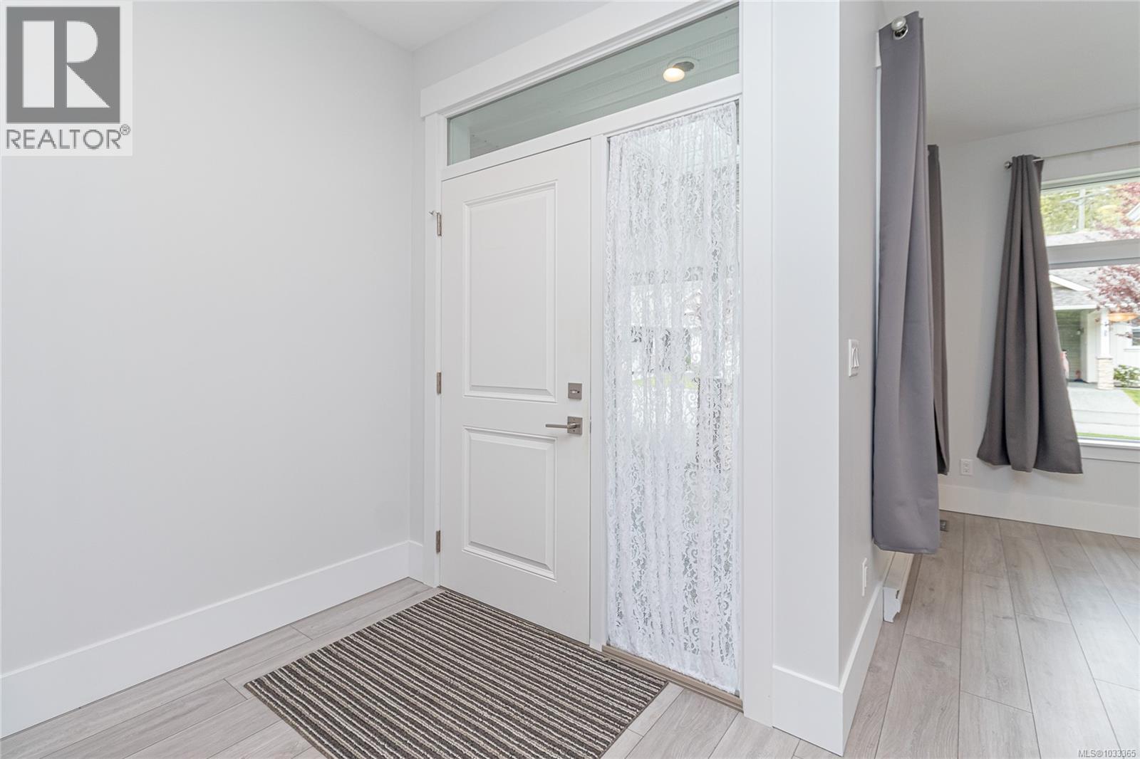 33 300 Grosskleg Way, Lake Cowichan, British Columbia  V0R 2G1 - Photo 5 - 1033365