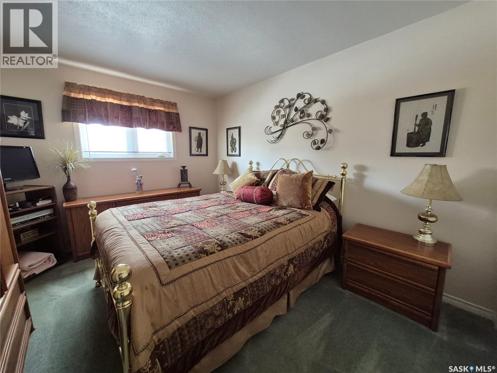 317 2nd Street W, Ponteix, Saskatchewan  S0N 1Z0 - Photo 10 - SK033844