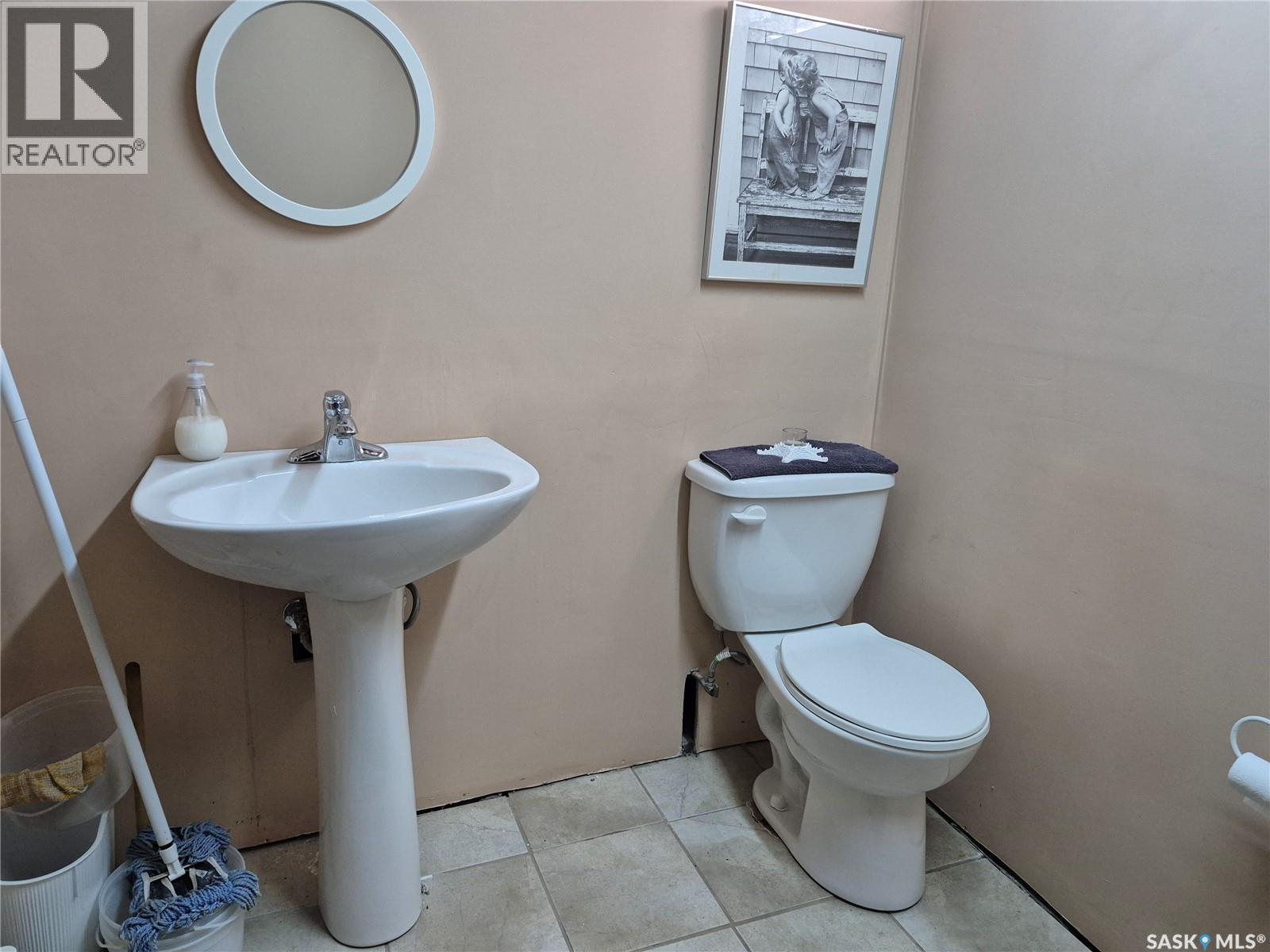 317 2nd Street W, Ponteix, Saskatchewan  S0N 1Z0 - Photo 19 - SK033844