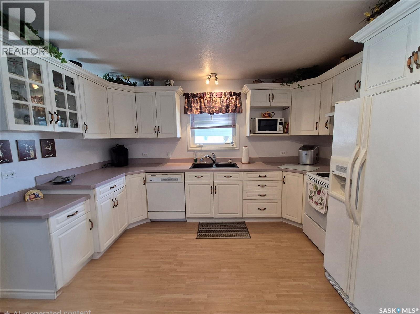 317 2nd Street W, Ponteix, Saskatchewan  S0N 1Z0 - Photo 2 - SK033844