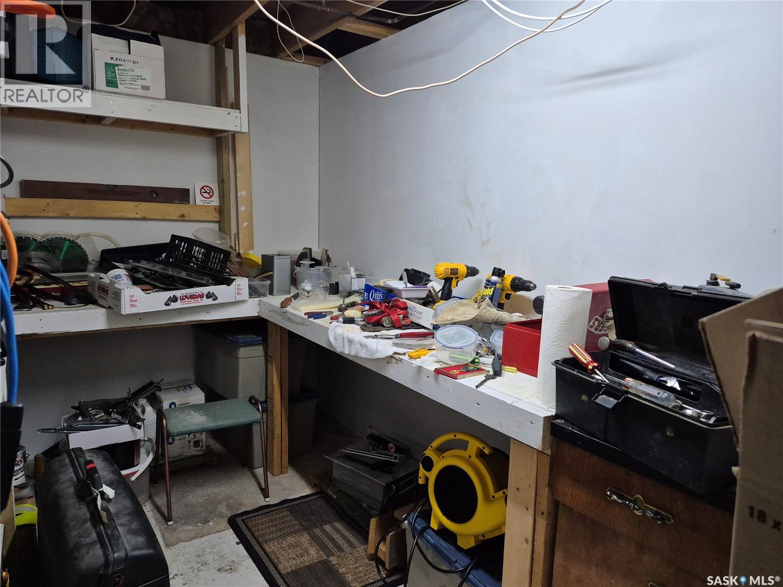 317 2nd Street W, Ponteix, Saskatchewan  S0N 1Z0 - Photo 21 - SK033844