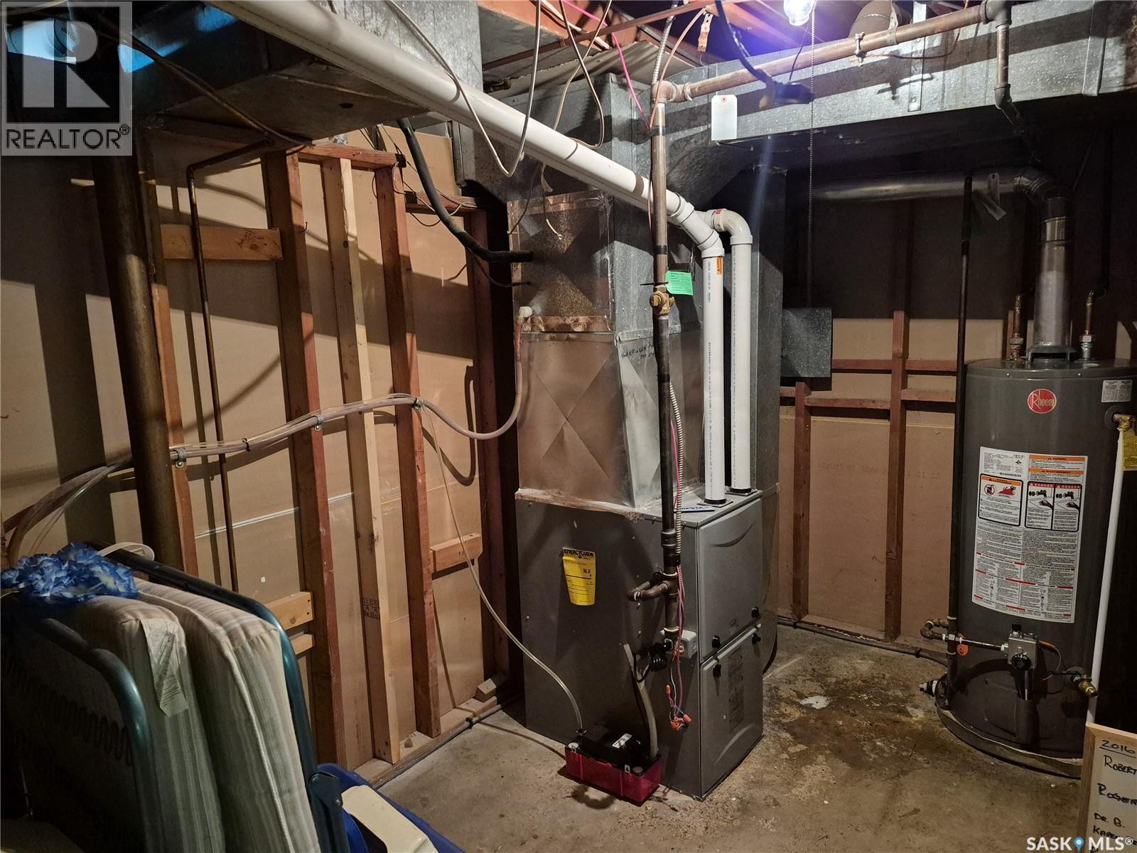 317 2nd Street W, Ponteix, Saskatchewan  S0N 1Z0 - Photo 23 - SK033844