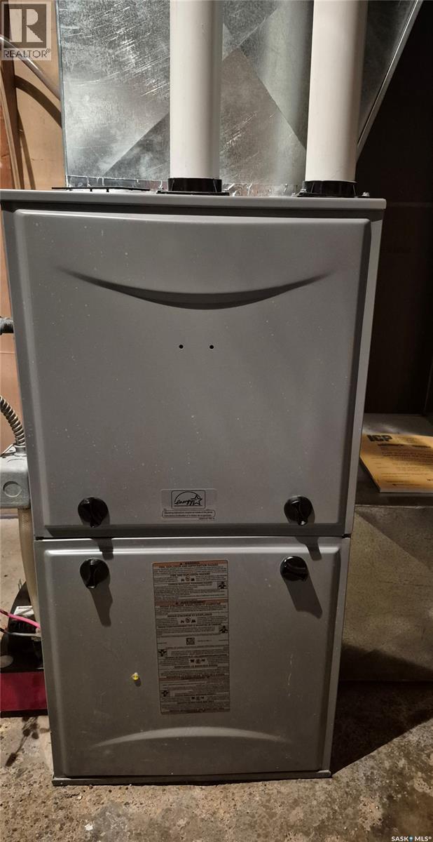 317 2nd Street W, Ponteix, Saskatchewan  S0N 1Z0 - Photo 25 - SK033844