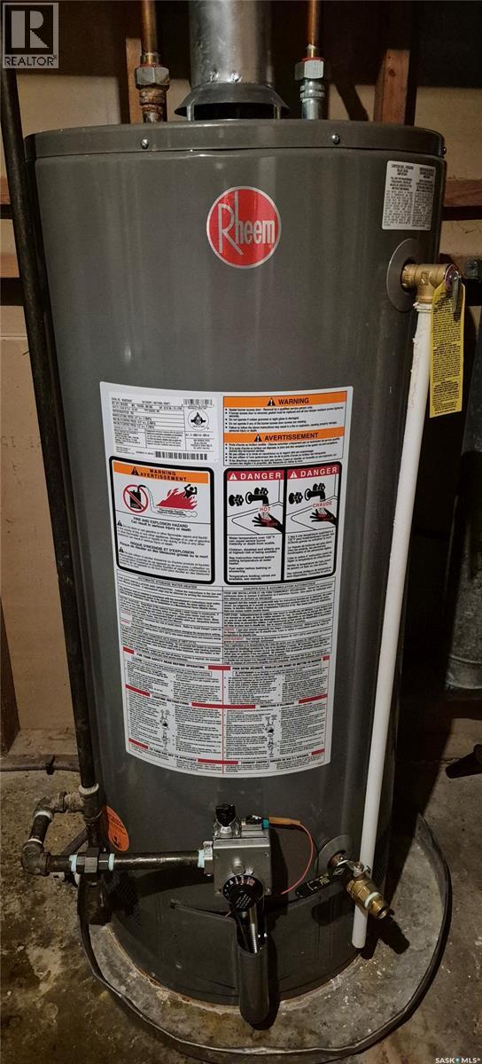 317 2nd Street W, Ponteix, Saskatchewan  S0N 1Z0 - Photo 26 - SK033844