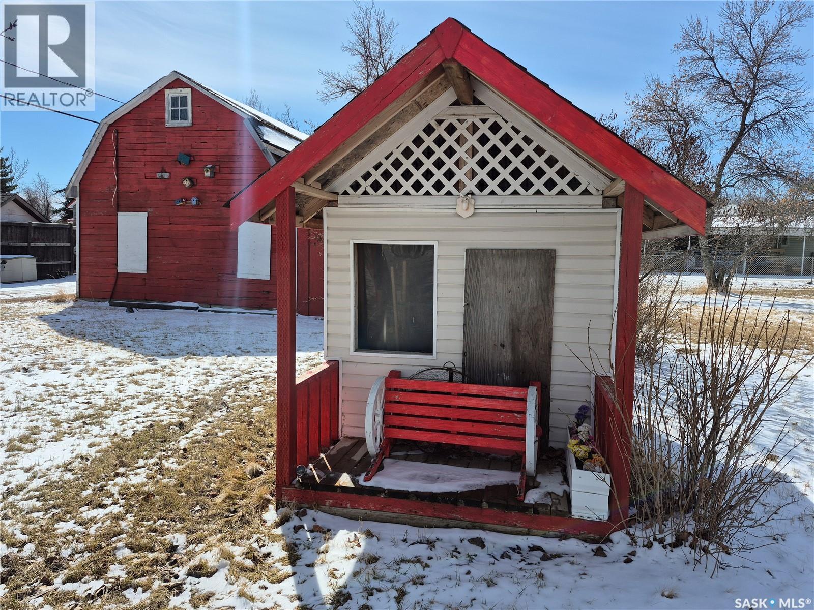 317 2nd Street W, Ponteix, Saskatchewan  S0N 1Z0 - Photo 28 - SK033844