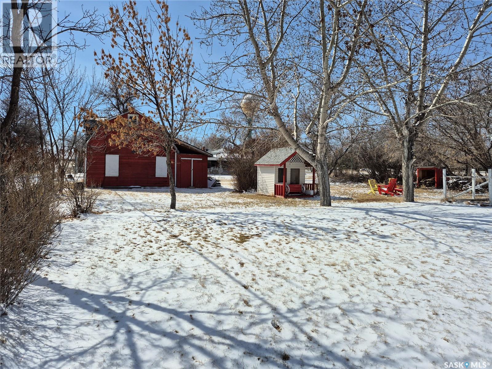 317 2nd Street W, Ponteix, Saskatchewan  S0N 1Z0 - Photo 30 - SK033844
