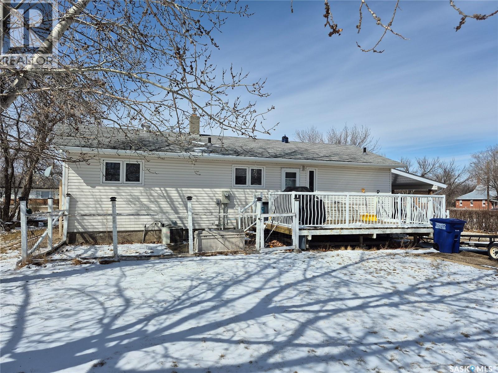 317 2nd Street W, Ponteix, Saskatchewan  S0N 1Z0 - Photo 35 - SK033844