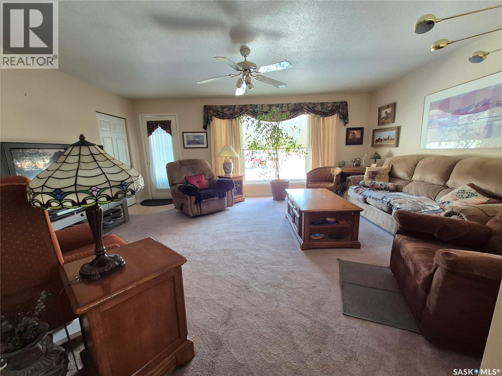 317 2nd Street W, Ponteix, Saskatchewan  S0N 1Z0 - Photo 6 - SK033844