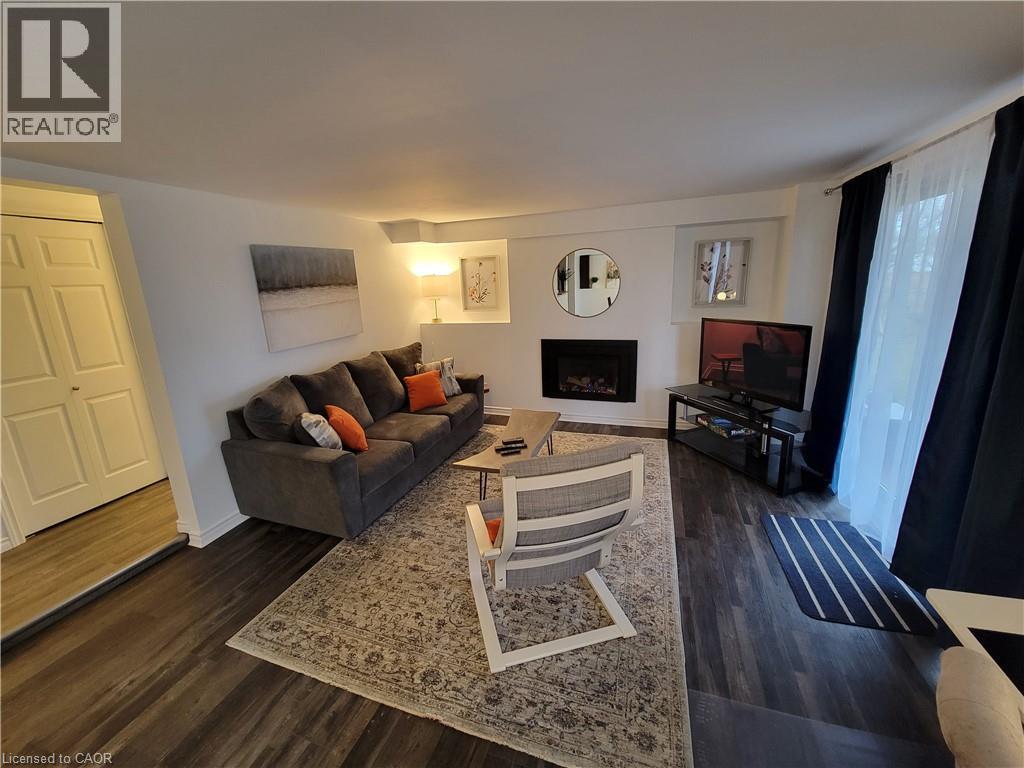 290 N FAIRWAY Road N Unit# B, Kitchener, Ontario