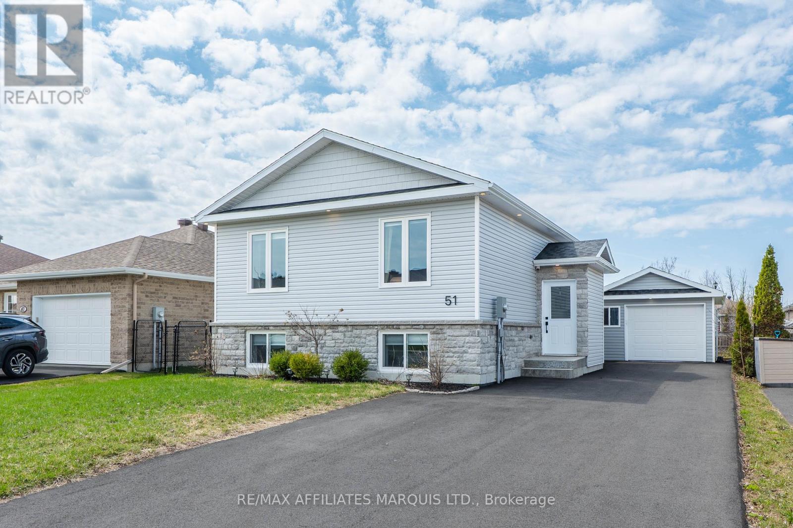 51 FORESTDALE CRESCENT, Cornwall, Ontario