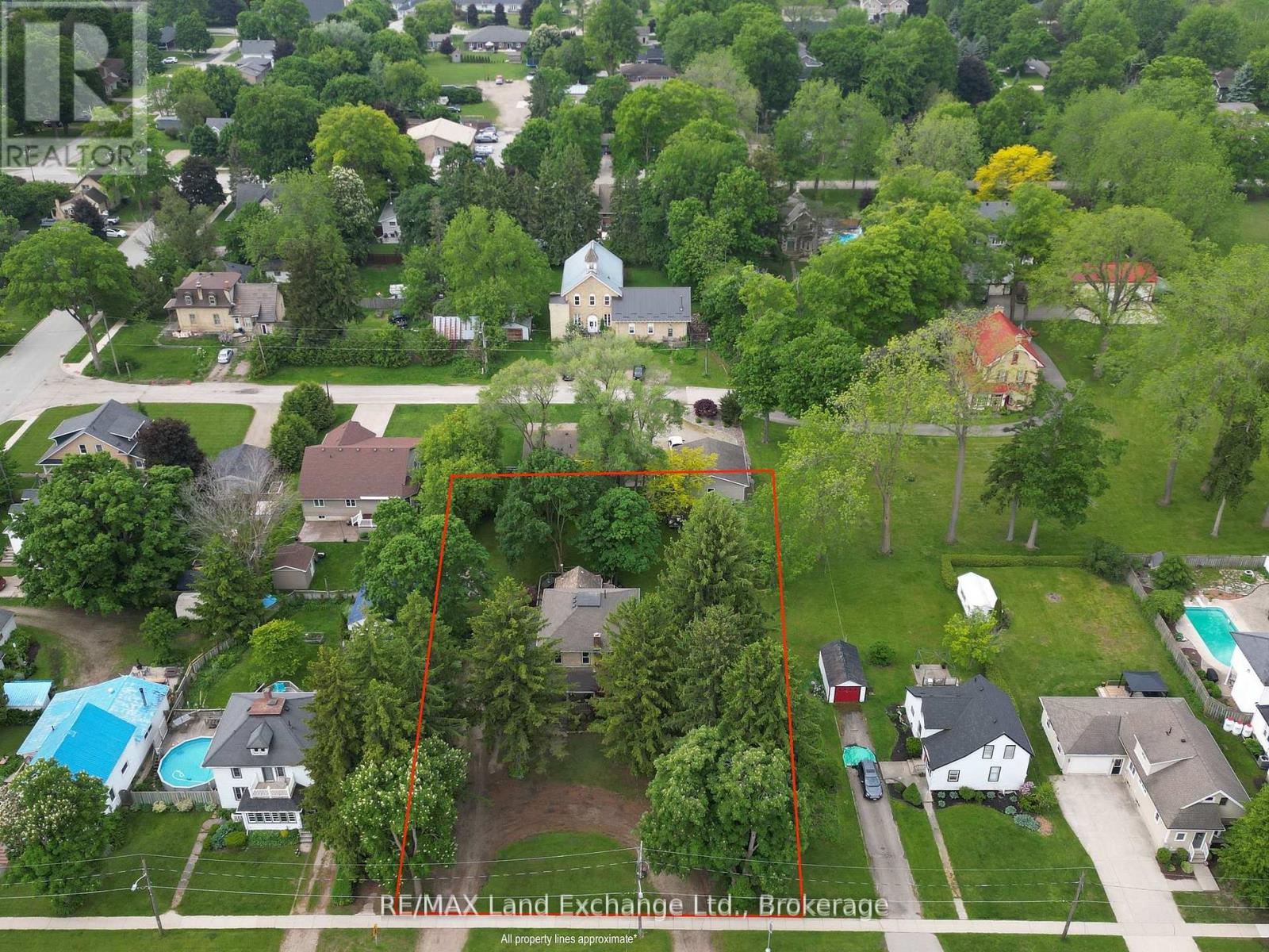 20 Queen Street, Huron-Kinloss, Ontario  N0G 2R0 - Photo 2 - X13039106