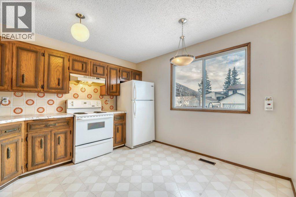 56 Cedarwood Hill Sw, Calgary, Alberta  T2W 3H5 - Photo 13 - A2291326