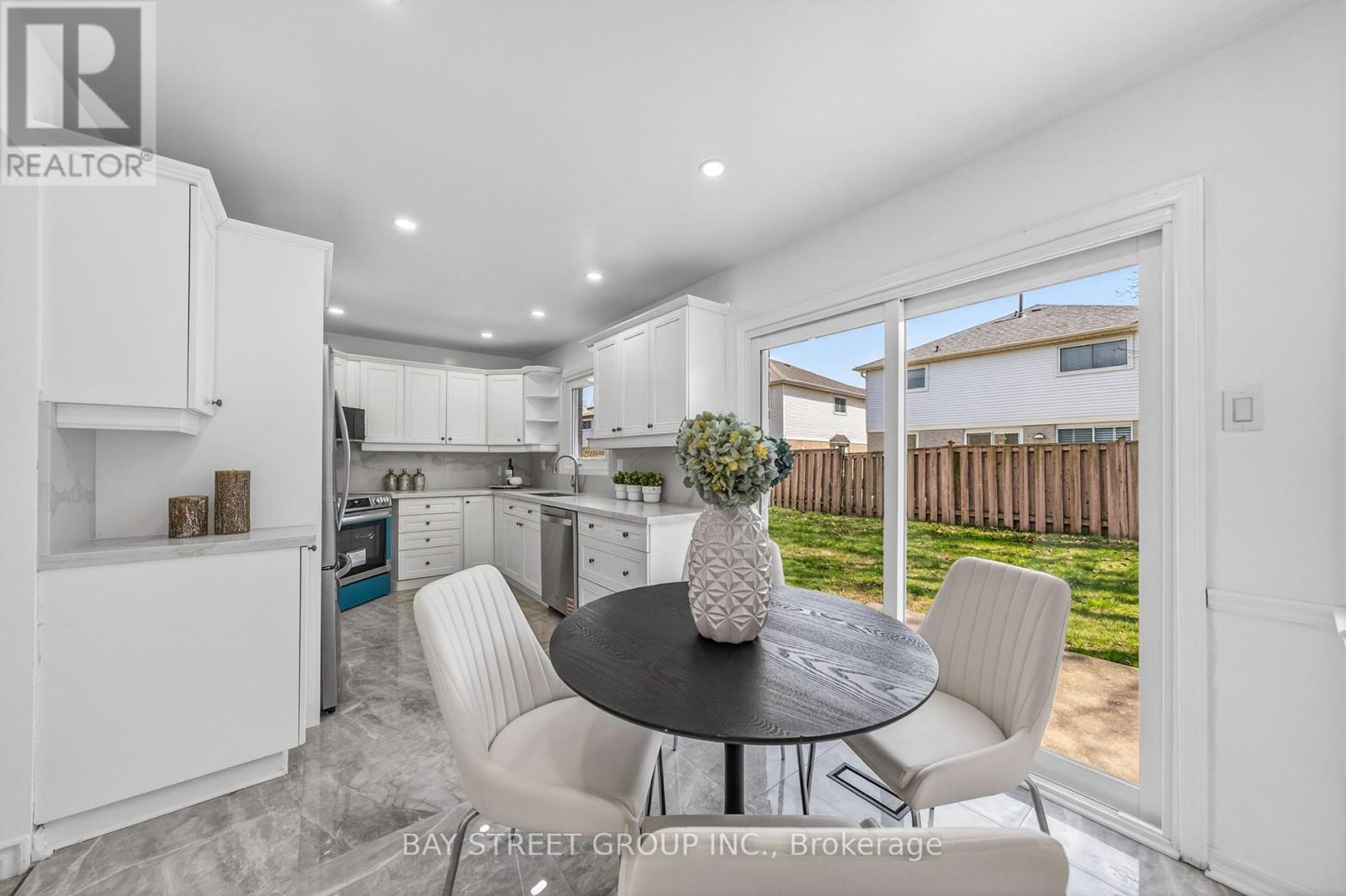 33 Winborne Drive, Vaughan, Ontario  L4J 2R8 - Photo 12 - N13039024