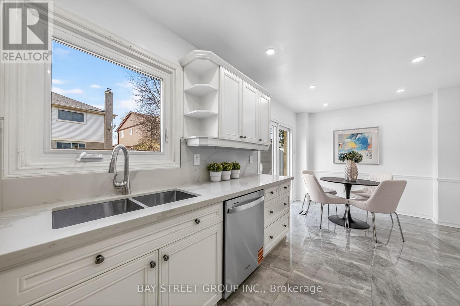 33 Winborne Drive, Vaughan, Ontario  L4J 2R8 - Photo 13 - N13039024