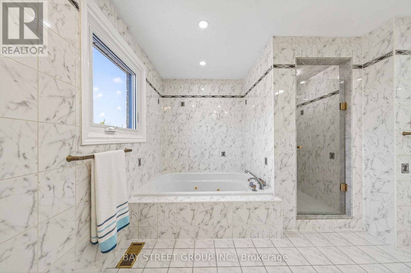 33 Winborne Drive, Vaughan, Ontario  L4J 2R8 - Photo 24 - N13039024