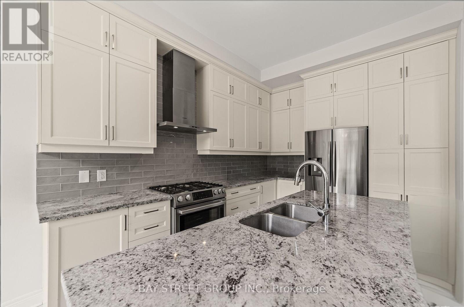 604 Marc Santi Boulevard, Vaughan, Ontario  L6A 4Z8 - Photo 4 - N13039112