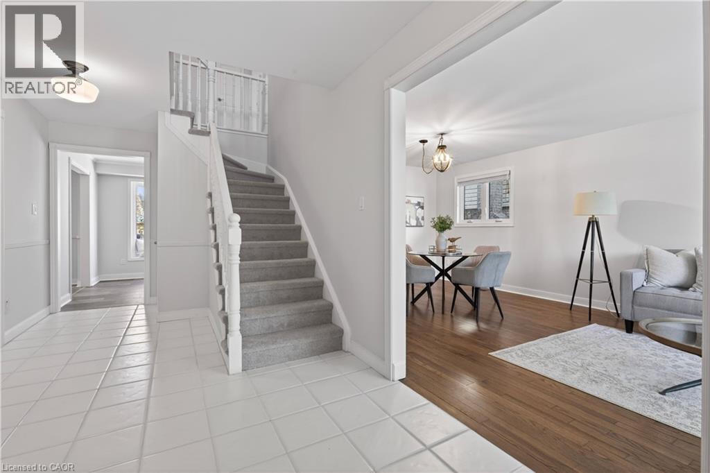 2391 Arnold Crescent, Burlington, Ontario  L7F 4J2 - Photo 5 - 40823719